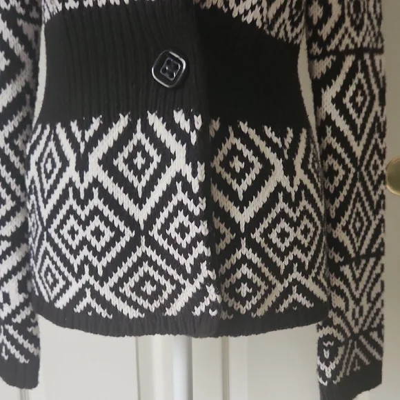 White House Black Market Black/White Geometric Button Front Cardigan Size S - Picture 4 of 14